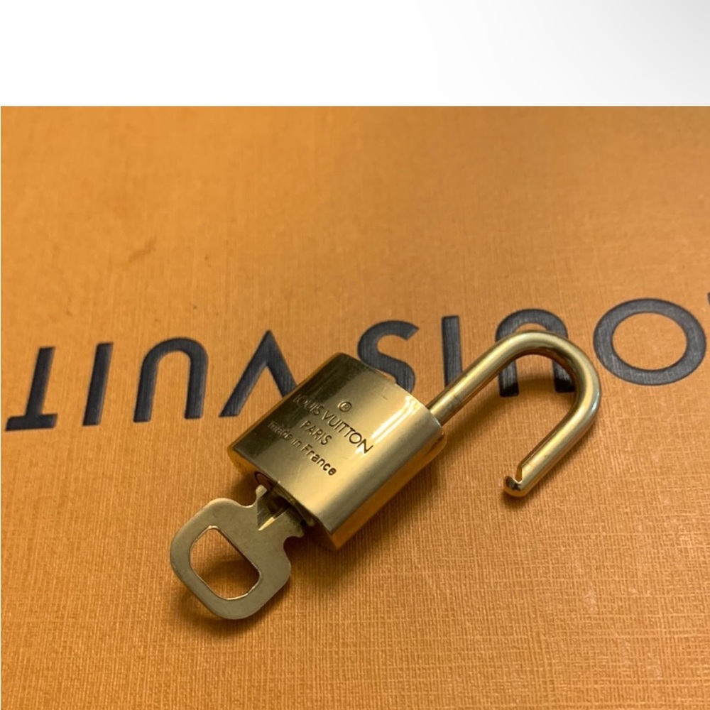 Louis Vuitton Lock and Key #305 - Picture 4 of 4